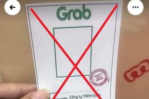 Rao bán thẻ đi đường giả có logo, con dấu của Grab