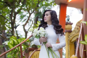 Hoa hậu Kim Hồng từ Mỹ gửi quà đến bà con giữa đại dịch