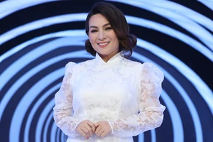 Ca sĩ Phi Nhung qua đời sau một tháng chống chọi với COVID-19