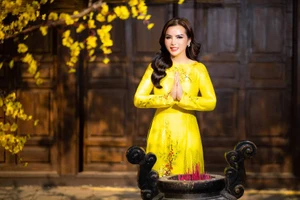 Hoa hậu quý bà Kim Hồng bất ngờ phát hành loạt MV nhạc xuân kinh điển 