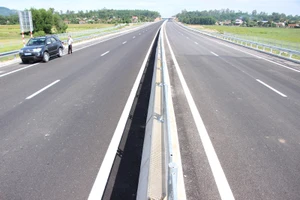 Cao tốc Đà Nẵng-Quảng Ngãi thu phí lại từ 0 giờ ngày 27-10