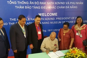 Tổng thống Ấn Độ thăm Bảo tàng điêu khắc Chăm tại Đà Nẵng