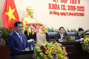 Chủ tịch Đà Nẵng: Chúng tôi phải 'giơ đầu chịu báng' rất nhiều