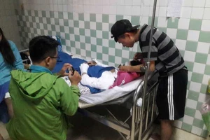 1 Việt kiều bị tạt axit, cắt gân chân