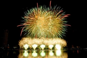 Mỹ Tâm hát mở màn Lễ hội pháo hoa quốc tế Đà Nẵng 2019