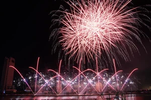 Kể chuyện ngư dân ra khơi bằng pháo hoa, Phần Lan vô địch DIFF