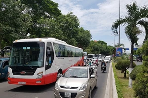 Đà Nẵng siết xe khách, xe tải: Gần 100 xe bị xử phạt