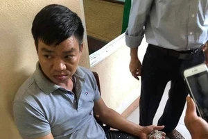 Lẻn vào trường lấy cả vốc dây chuyền của nhiều học sinh