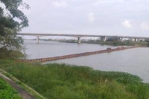 Đà Nẵng có đập tạm ngăn mặn trước tết Nguyên đán