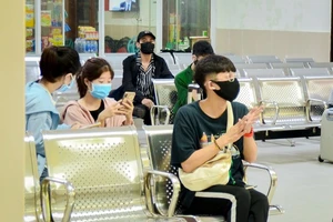 Đà Nẵng phạt chủ quán cà phê và khách không đeo khẩu trang