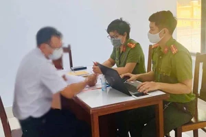 Bị phạt vì nói cách ly xã hội khiến con người ly biệt