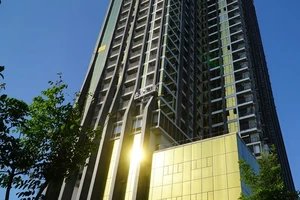 Hai cao ốc gây nhức mắt dừng thi công, bị phạt 80 triệu đồng