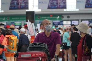 Cách nào đưa hơn 400 du khách mắc kẹt tại Đà Nẵng về quê?