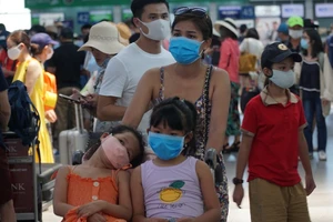 Khẩn: 15 giờ chiều nay, hạn cuối du khách đăng ký rời Đà Nẵng