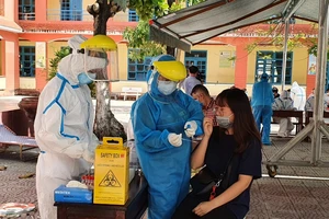 Đà Nẵng: 1 ca COVID-19 bán cà phê mang về, gặp nhiều người