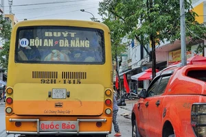Mặc lệnh cấm, xe buýt vẫn chạy vào nội thành Đà Nẵng