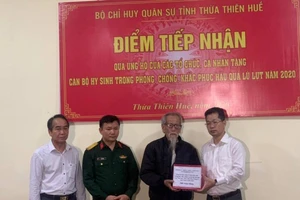 Đà Nẵng hỗ trợ 500 triệu đồng cho thân nhân 13 liệt sĩ tại Huế