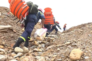 3 ngầm tràn, 9 điểm sạt lở lớn đường vào Rào Trăng 3