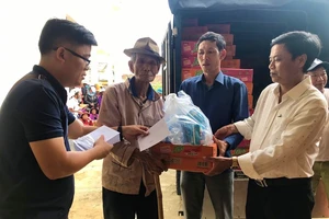 Thêm 200 phần quà đến với bà con xã nghèo ở Quảng Ngãi