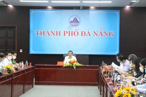 Giám đốc sở bức xúc với chậm trễ của chủ tịch quận, huyện