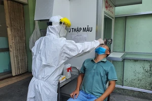 Đà Nẵng xét nghiệm COVID-19 cho đại diện gần 66.000 hộ