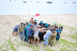 Đà Nẵng hối hả chống bão số 5 giữa dịch COVID-19