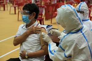 Chủ tịch Đà Nẵng: Vaccine là tiêu chí hàng đầu để xem xét cấp thẻ xanh