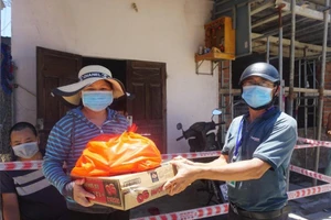 Đà Nẵng nhận hơn 64 tỉ đồng ủng hộ chống dịch, giảm tiền thuê trọ hơn 27 tỉ