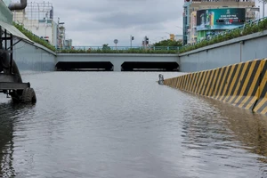 Hầm chui 118 tỉ đồng tại Đà Nẵng vẫn chìm trong biển nước