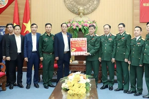 Phó Chủ tịch Quốc hội Trần Quang Phương chúc Tết tại Đà Nẵng