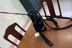 1 ngư dân bị xử phạt vì dùng súng xung điện bắt cá ven biển