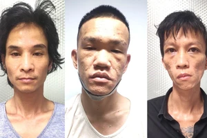 Cầm súng dọa đối thủ rồi tổ chức 'tiệc' ma túy