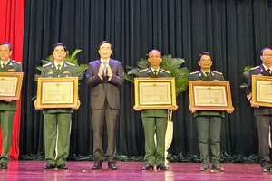 Đà Nẵng: Tặng thưởng Huân chương Bảo vệ Tổ quốc cho 5 cán bộ quân đội nghỉ hưu