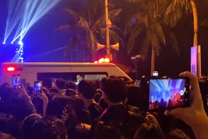 Ngất xỉu vì chen lấn xem countdown đón năm mới 2024 ở Đà Nẵng