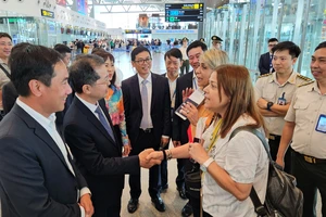 Bí thư Đà Nẵng thăm công ty cảng, dệt may, động viên doanh nghiệp nước ngoài