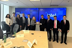 Đào tạo nhân lực bán dẫn.