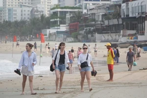 Du khách kéo đến ngày càng nhiều, Đà Nẵng tăng thu ngân sách