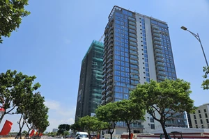 Sôi động công trường căn hộ cao cấp ở Đà Nẵng