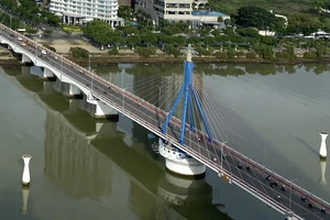 Tổ chức giao thông 2 chiều trên đường gom phía Nam cầu sông Hàn