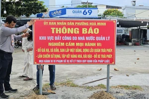 Đà Nẵng rào chắn, phong tỏa dãy quán nhậu lấn chiếm đất công