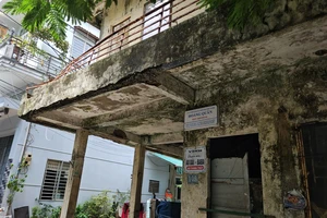 Cận cảnh 9 nhà tập thể xuống cấp nguy hiểm giữa trung tâm Đà Nẵng