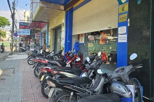 Mừng hụt khi cửa hàng vàng SJC ở Đà Nẵng mở cửa nhưng... không mua bán