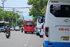 Xe du lịch gây ùn tắc giao thông, Đà Nẵng siết thời gian đón trả khách