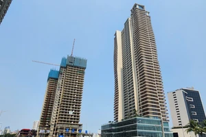 Đà Nẵng yêu cầu giữ an toàn các công trình cao tầng đang thi công trước bão Trà Mi