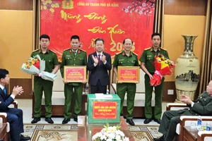 Bí thư Thành ủy Đà Nẵng chúc Tết, khen thưởng 2 chuyên án lớn 