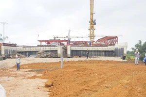 Đà Nẵng đề nghị nhà thầu thi công cầu Quảng Đà đúng tiến độ