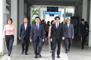 Phó Thủ tướng Lê Thành Long: Nhiệm vụ ngành y rất nặng nề nhưng vô cùng vẻ vang