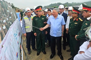 Cao tốc Hòa Liên – Túy Loan vướng mặt bằng đường gom, thiếu đá xây dựng