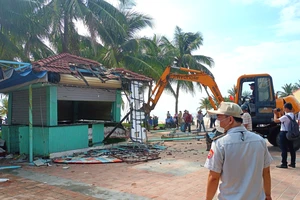 Đà Nẵng chính thức cưỡng chế dãy kiot ven biển đường Võ Nguyên Giáp