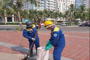 Mùi hôi bủa vây vùng ven biển Đà Nẵng, cơ quan chức năng vào cuộc